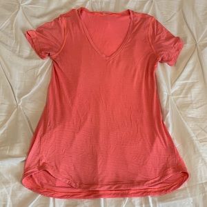 Lululemon women’s t shirt size 6